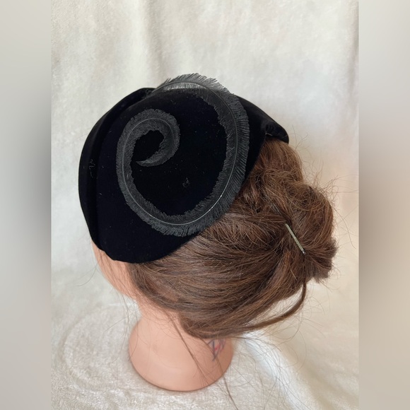 Vintage Bollock’s of Pasadena sportswear fascinator pill hat racetrack headband - Picture 2 of 16